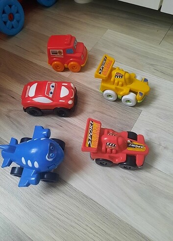  Beden oyuncak arabalar 5 adet