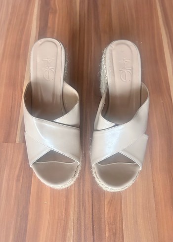 Bej Kadın Dolgu Topuklu Terlik - Görsel 3