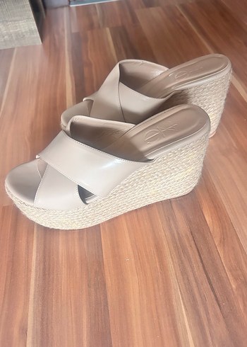 Bej Kadın Dolgu Topuklu Terlik - Görsel 2