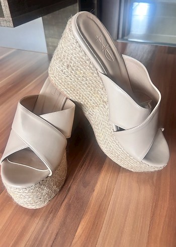 Bej Kadın Dolgu Topuklu Terlik - Görsel 6