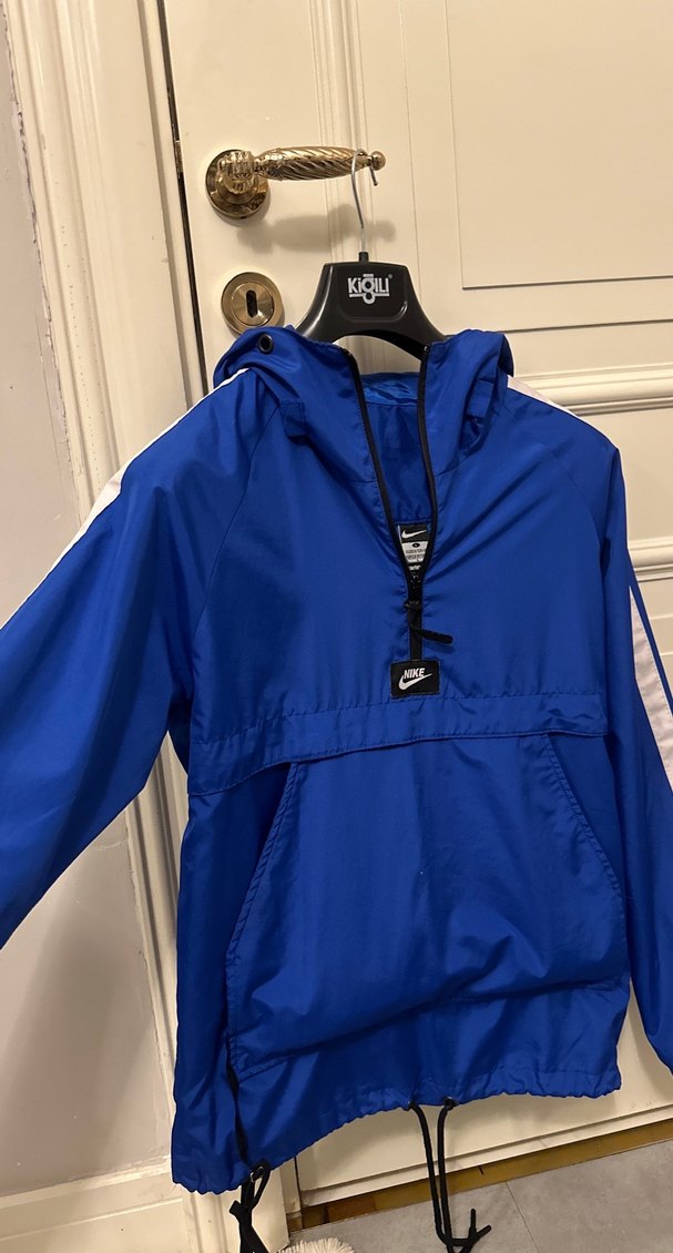 Mavi Kapüşonlu Nike Yağmurluk - Görsel 2