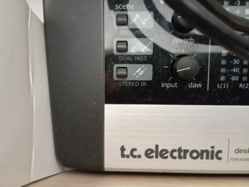 Siyah Masaüstü Monitör Kontrol Cihazı - Görsel 3