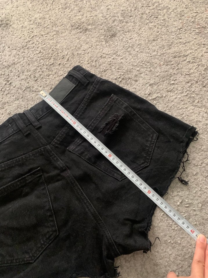 yırtık kot şort - Görsel 4