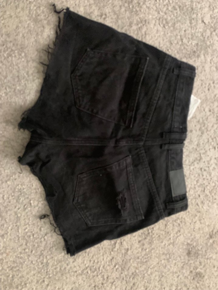 yırtık kot şort - Görsel 3