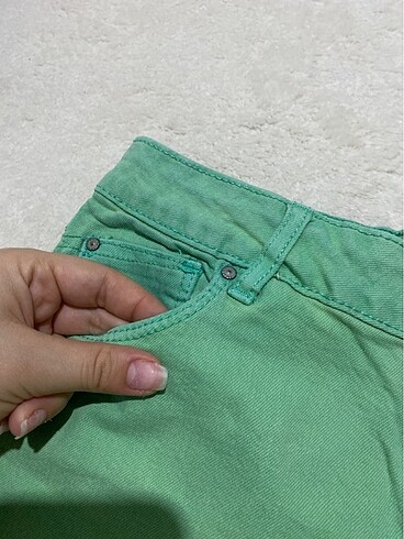 38 Beden pull and bear yeşil mini şort