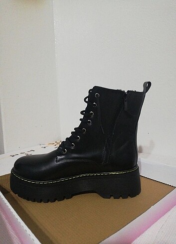 ZARA SİYAH BOT 
