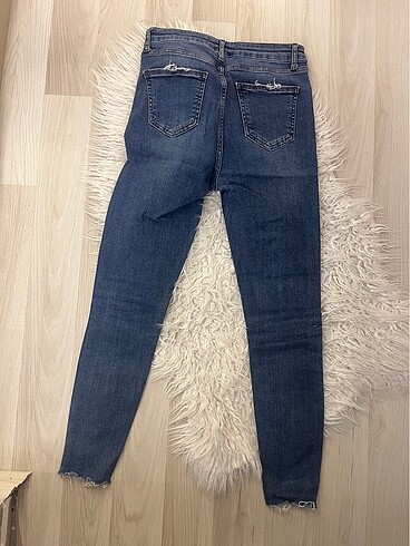 Zara Dar paça jean