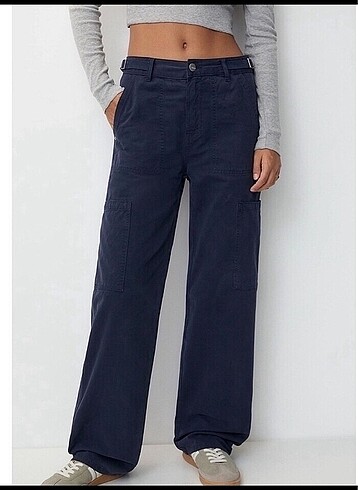 Pull and Bear Düz kesim kargo pantolon