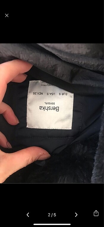 Bershka Bershka küçük bir yırtık var görünmüyor