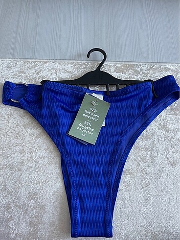 H&M bikini alt 46 beden 44 olur