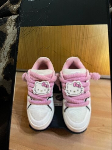 Bershka 37 hello kitty