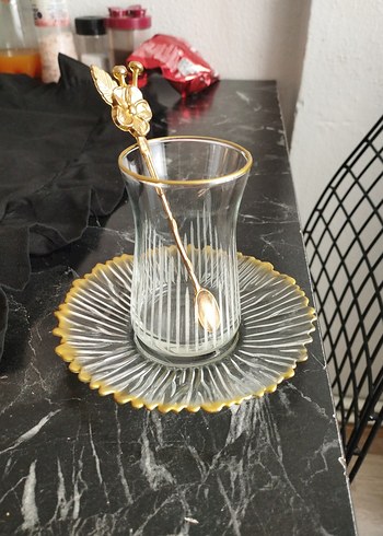 Beden Altın Detaylı Çay Bardağı ve Tabağı Seti