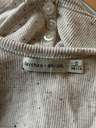 s Beden Bershka Mini Üst %70 İndirimli.