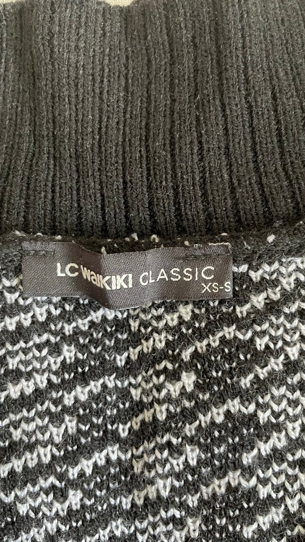 Siyah Beyaz Kazayağı Desenli V Yaka Süveter - Görsel 2