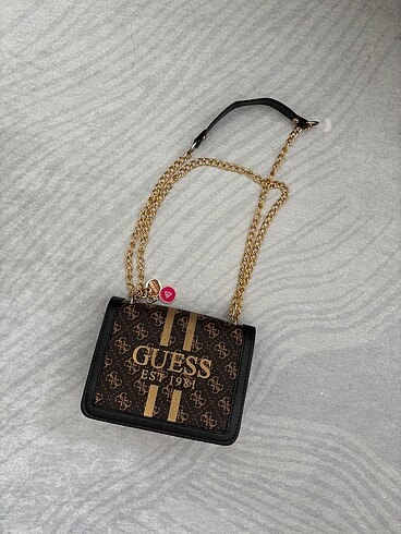 Guess Guess Charmlı Kahverengi Çanta
