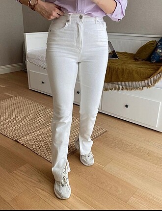 Yırtmaç detaylı jean