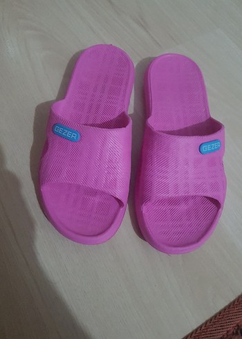 Pembe Gezer Kadın Terlik