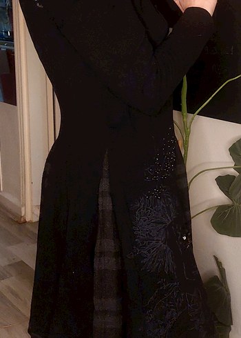 Angels Never Die, V Yaka Nakışlı Siyah Midi Elbise. - Görsel 7