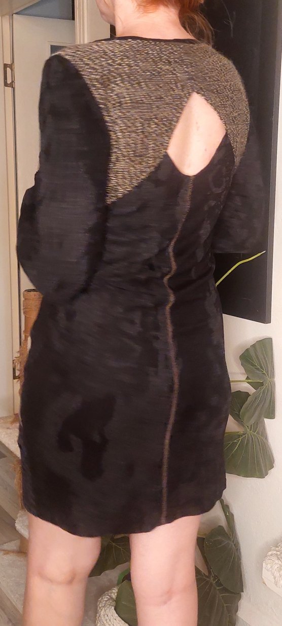 V Yaka Drapeli Siyah Gotik Mini Elbise - Görsel 5