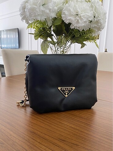 Prada çanta