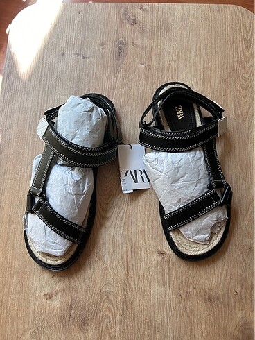Zara jüt düz sandalet