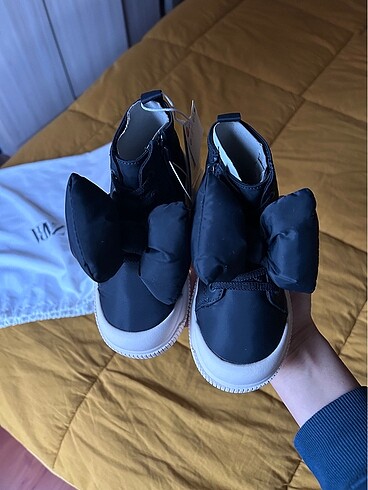 Zara fiyonklu yüksek tabanlı bot