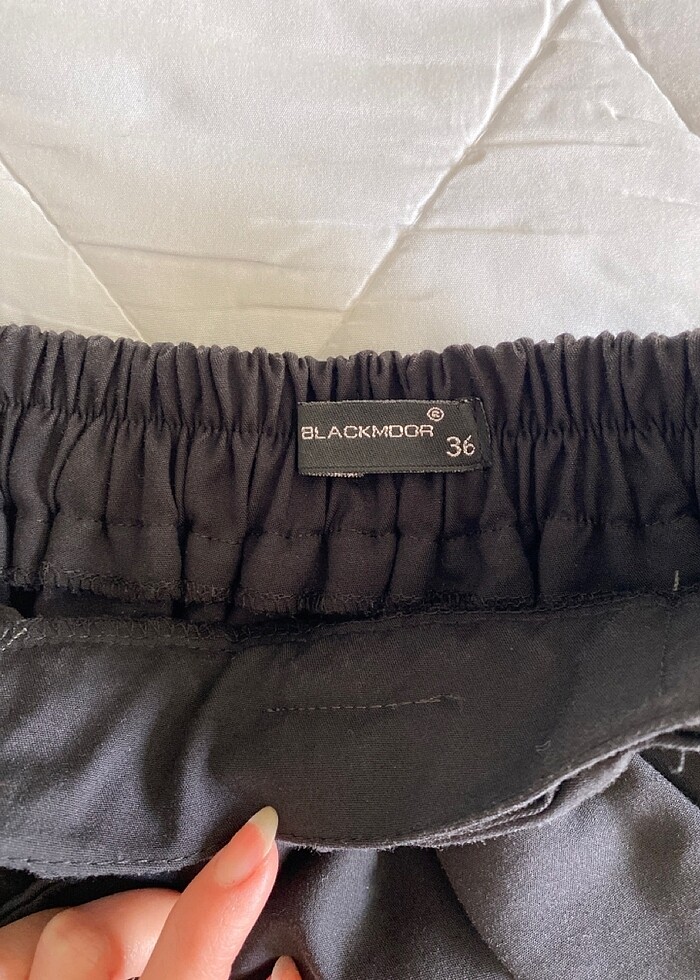 siyah beli kurdeleli kısa etek - Görsel 2