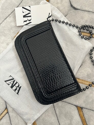 Zara boncuklu askılı çanta
