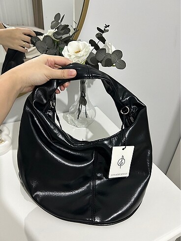 Stradivarius oval kol çantası