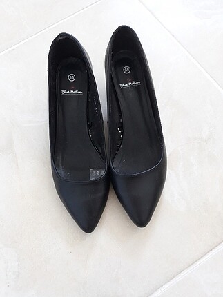 Kısa topuklu stiletto tarzı klasik