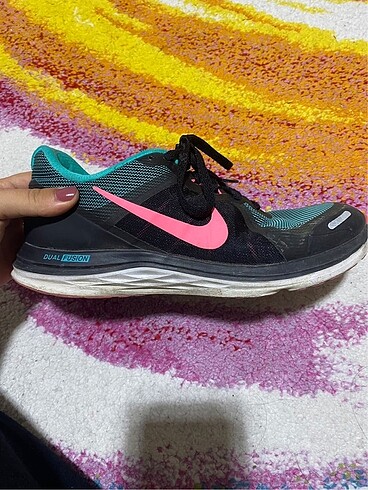 nike spor ayakkabi