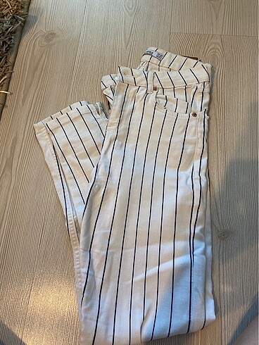 BERSHKA PANTOLON