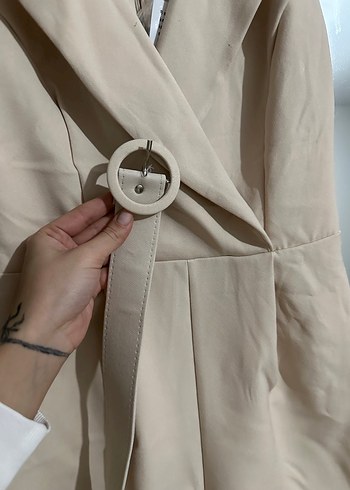 Kemerli Bej Kolsuz Mini Tulum - Görsel 4