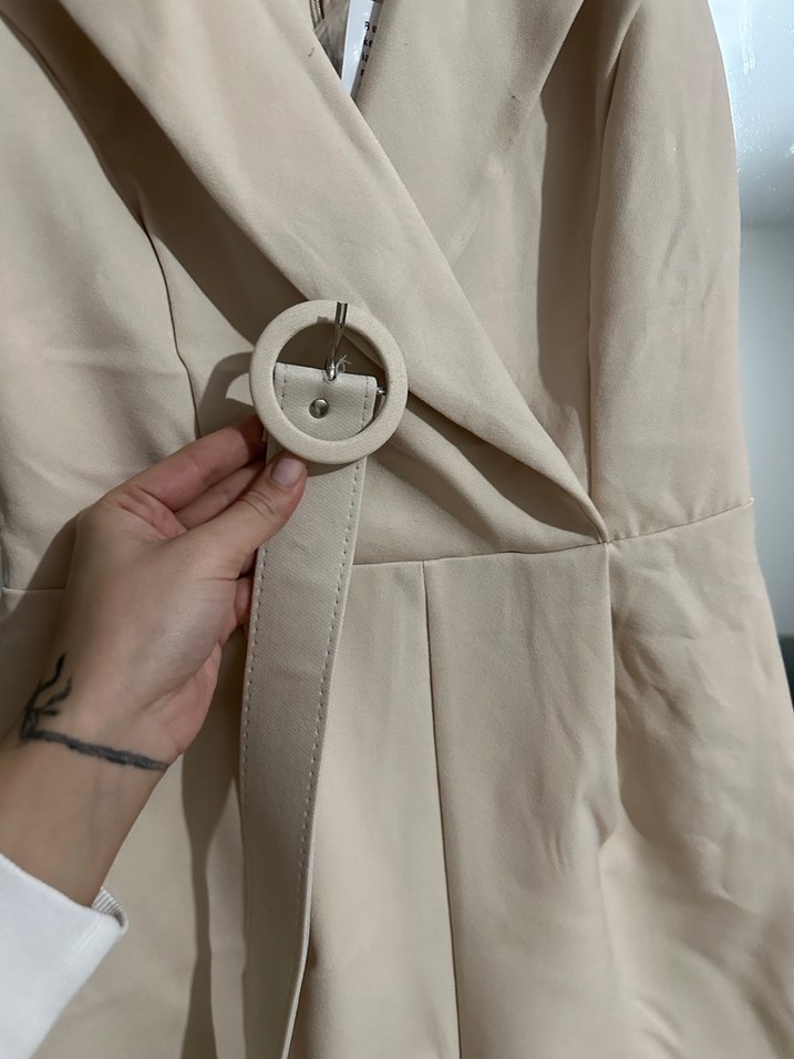 Kemerli Bej Kolsuz Mini Tulum - Görsel 4