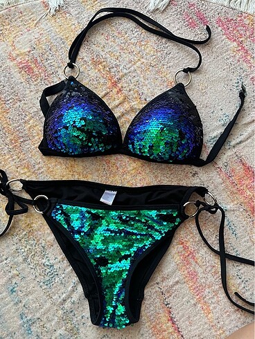 Pullu bikini takımı