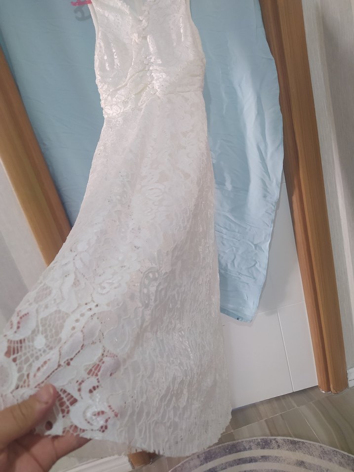 Uzun V Yakalı Beyaz Dantel elbise - Görsel 5