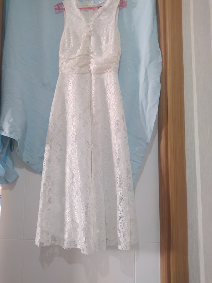 Uzun V Yakalı Beyaz Dantel elbise - Görsel 2