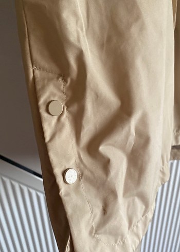 Bej Kadın Uzun Düğmeli Yağmurluk - Görsel 4