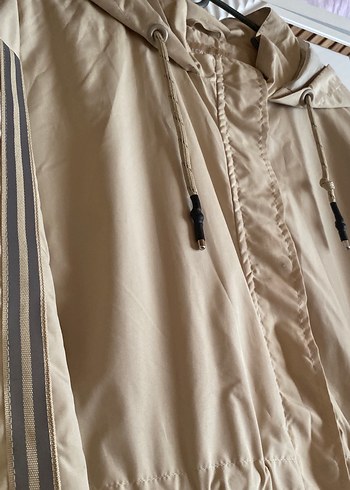 Bej Kadın Uzun Düğmeli Yağmurluk - Görsel 3