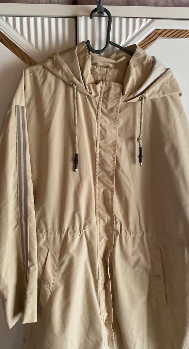 Bej Kadın Uzun Düğmeli Yağmurluk - Görsel 2