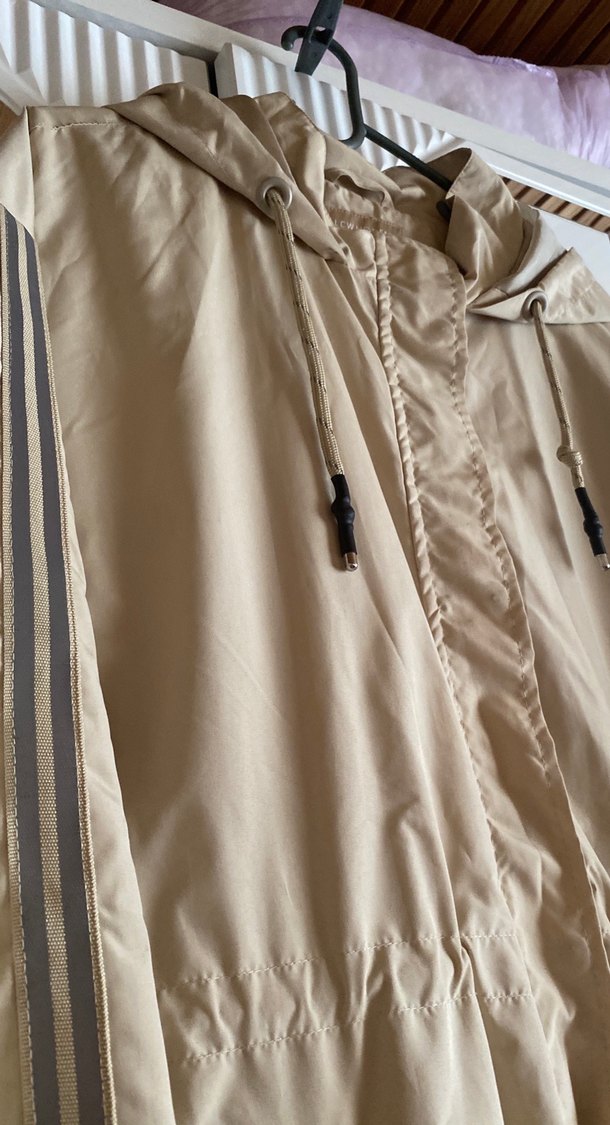 Bej Kadın Uzun Düğmeli Yağmurluk - Görsel 3