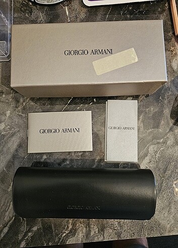 Giorgio armani gözlük kutusu 