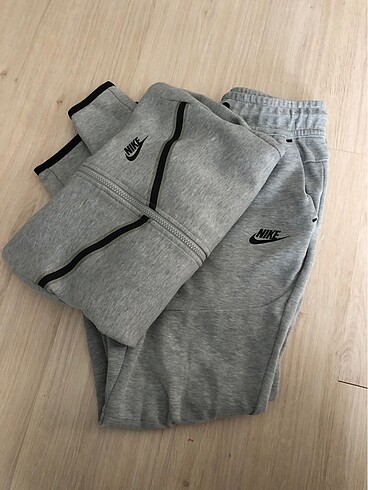 13-14 Yaş Beden Nike tech eşofman takımı