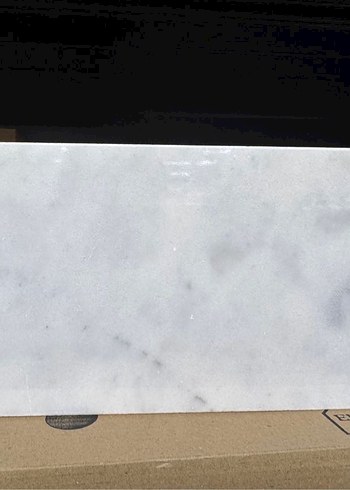 Ahşap Ayaklı Beyaz Mermer Sunumluk - Görsel 3