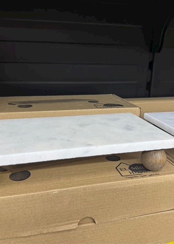 Ahşap Ayaklı Beyaz Mermer Sunumluk - Görsel 2