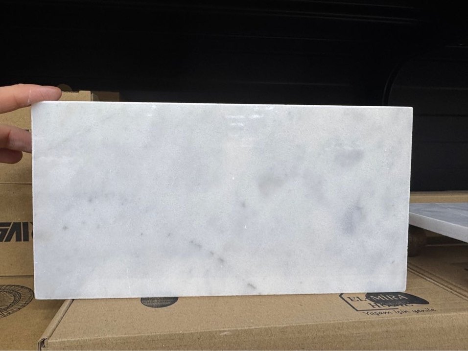 Ahşap Ayaklı Beyaz Mermer Sunumluk - Görsel 3