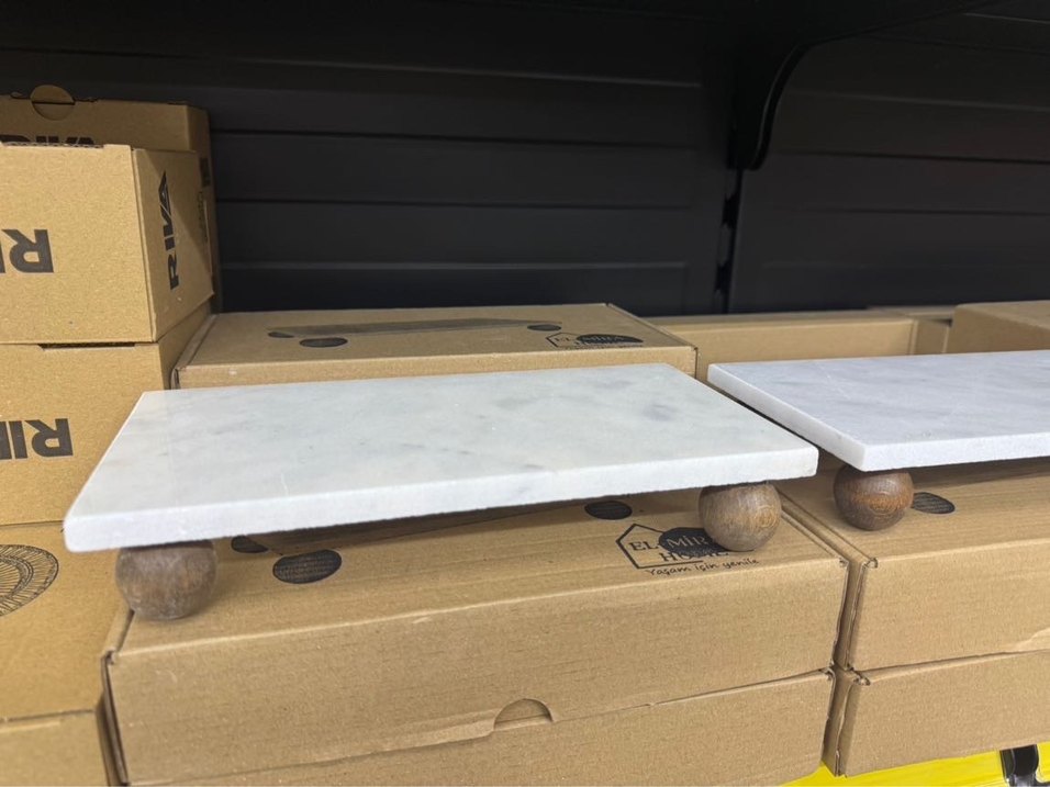 Ahşap Ayaklı Beyaz Mermer Sunumluk - Görsel 2