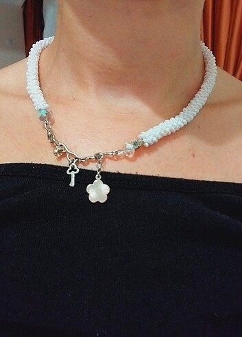 Accessorize #kadinkolye #kolye#beyazkolye#boncukkolye#anahtarkolye#cicekkoly