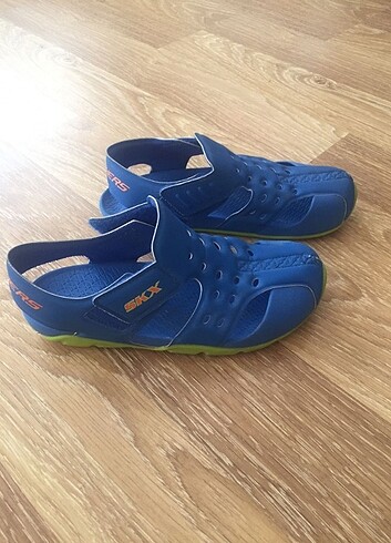 35 Beden mavi Renk Skechers erkek çocuk sandalet
