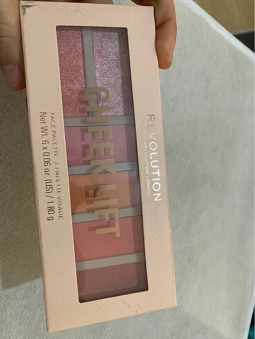  Beden Revolution Cheek lift palette
